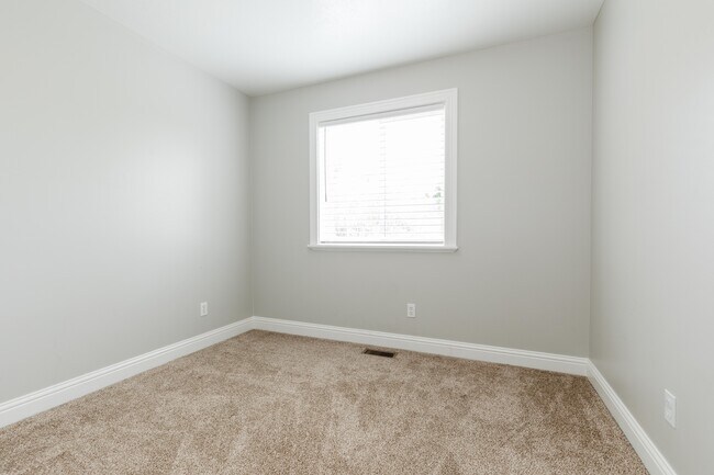 Building Photo - 237 E 270 N