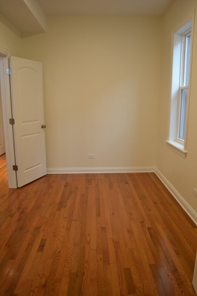 Building Photo - 4030 W Kamerling Ave