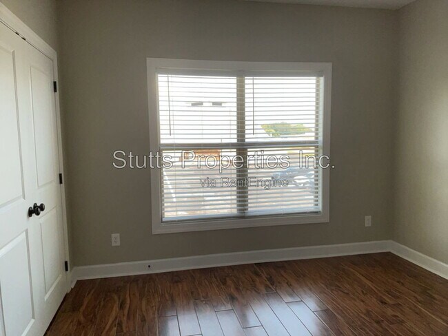 Building Photo - 145 Bruin Dr