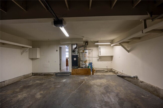 Building Photo - 2321 S Magnolia Ave