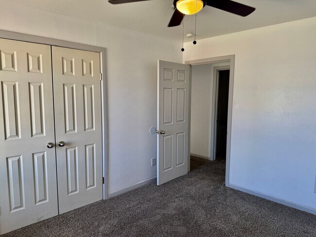Building Photo - Adorable 3/1.5/1 in Great Location! Minutes from Tech and Hospitals!