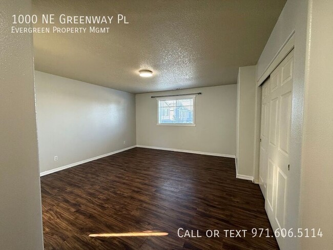 Building Photo - 1000 NE Greenway Pl