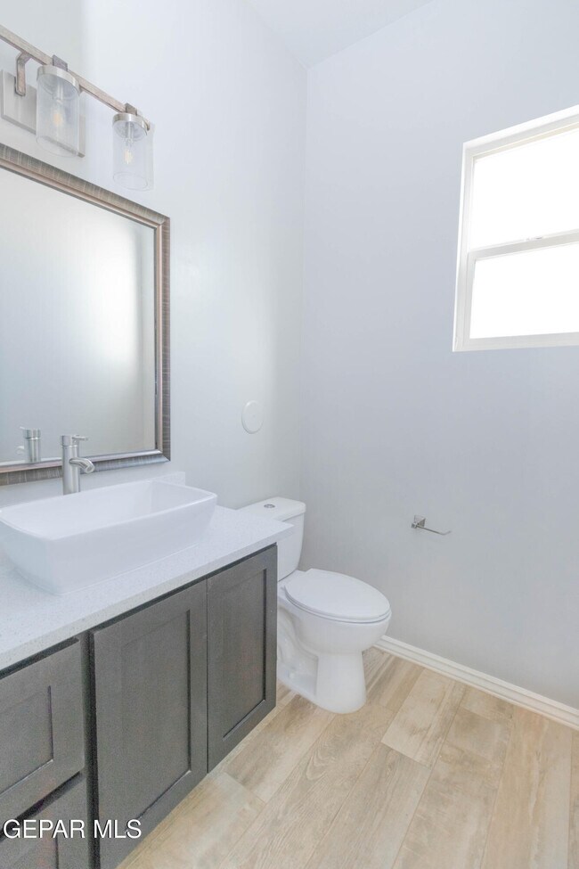 Building Photo - 864 Lemington St