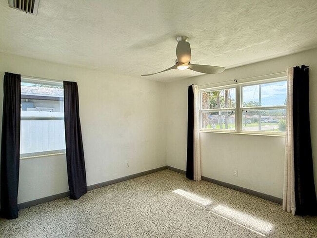Building Photo - 1501 Carlos Ave