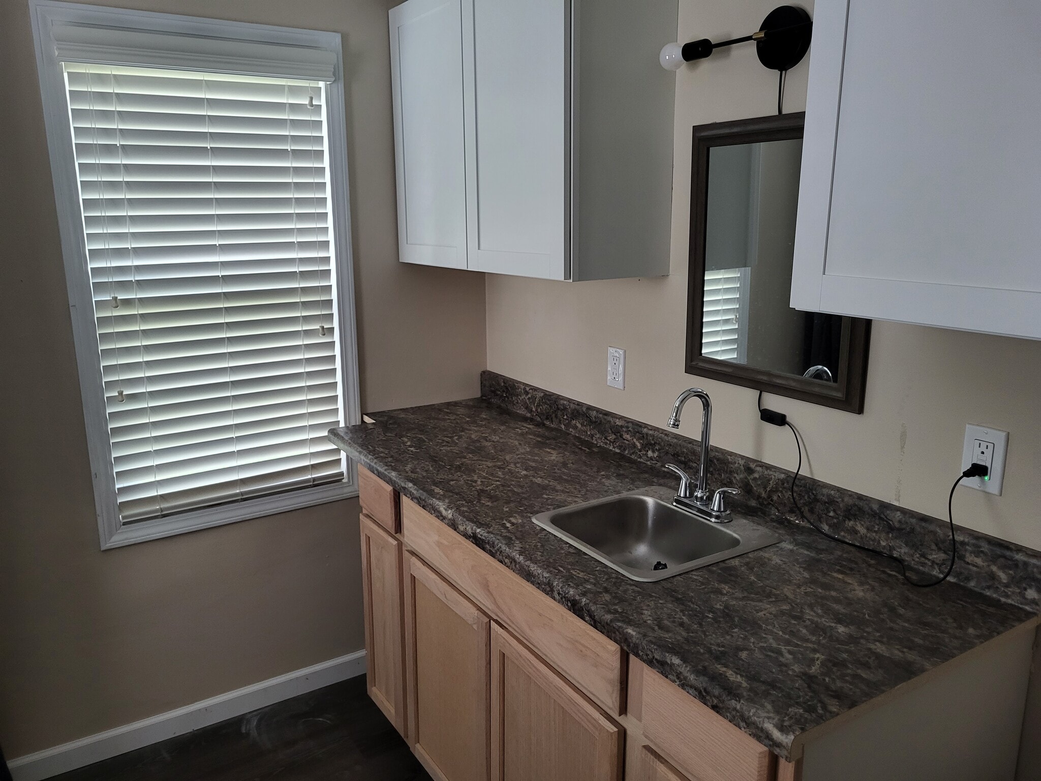 Building Photo - 3804 Samuel Ave