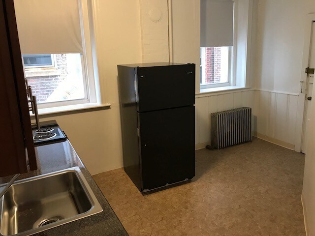 Building Photo - 1495 Beacon St