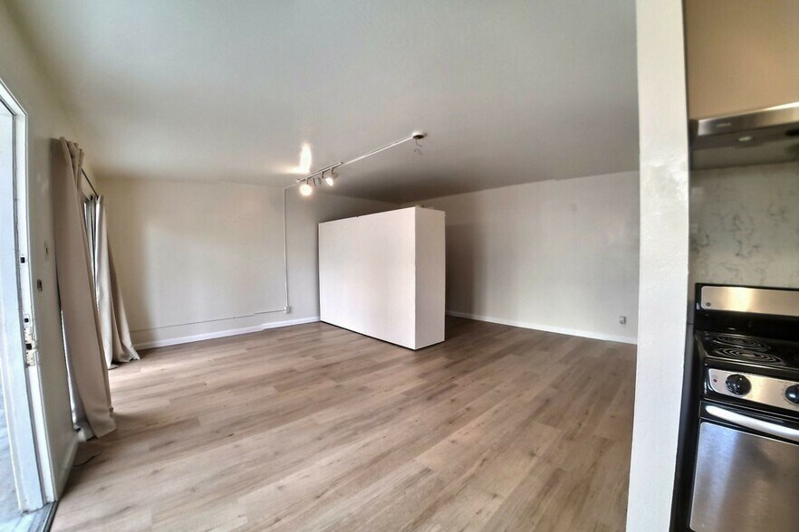 Building Photo - 1907 Greenwich St