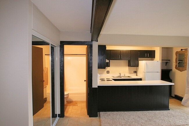 Building Photo - 45 Nassau Colony