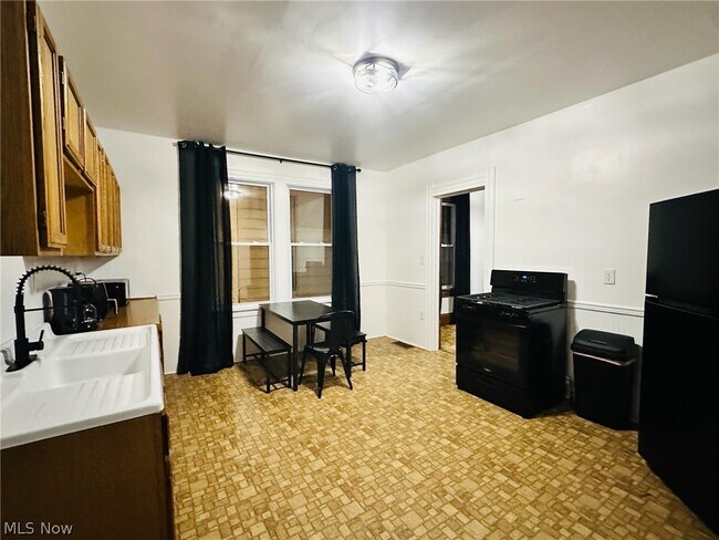 Building Photo - 1419 E 47th St