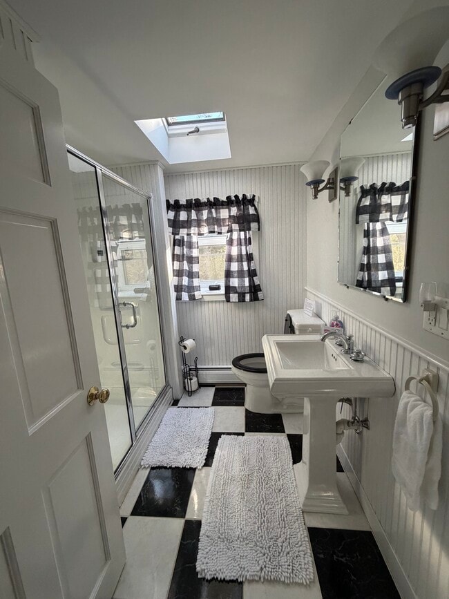 Building Photo - 10 Avery Ave