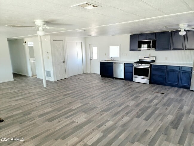 Building Photo - 2749 E Beardsley Rd