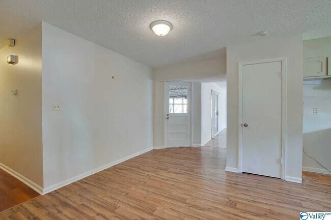 Building Photo - 3908 Grunden Dr SW