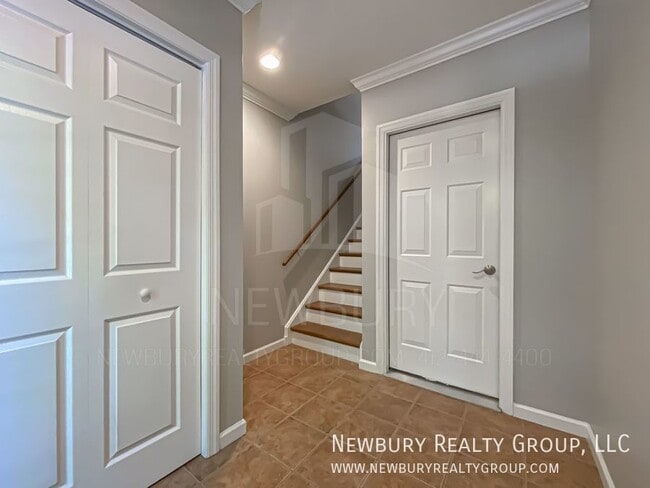 Building Photo - 135 Banksville Pl