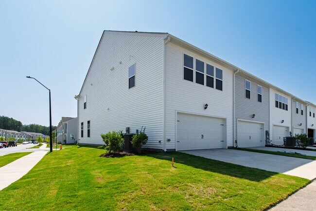 Building Photo - Brand-New End Unit Townhome in Townes at Anderson Farm!
