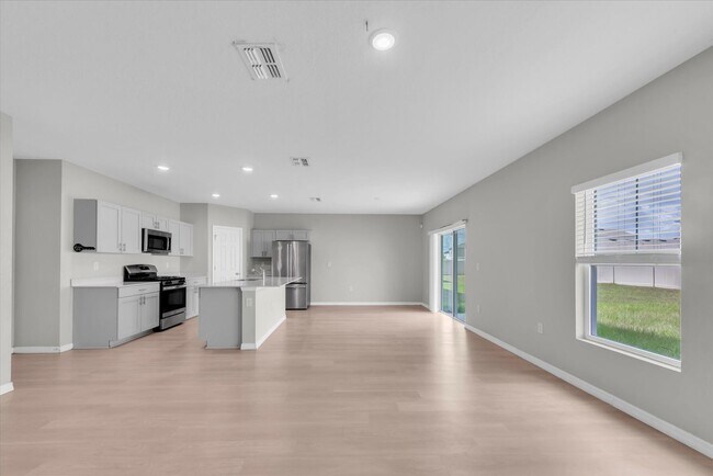 Building Photo - Modern 4-Bedroom Parrish Home with Bonus Loft & Open Living Space