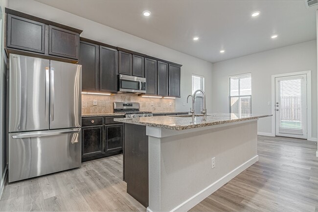 Building Photo - 6106 Purtis Crk Dr