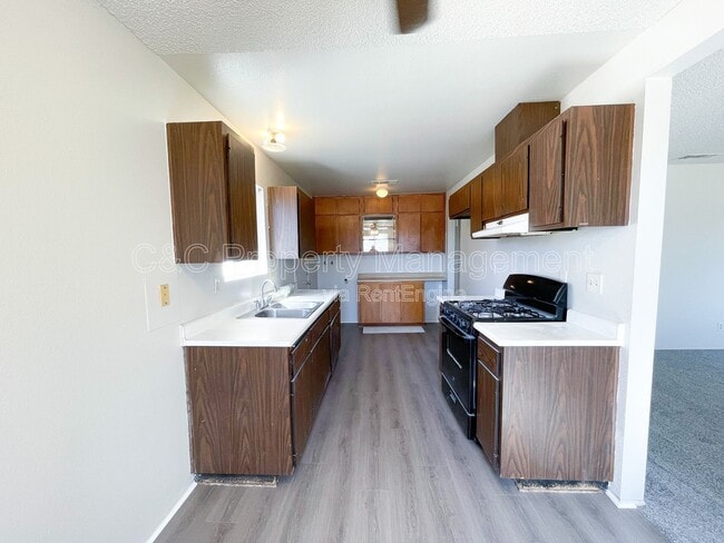 Building Photo - 515 San Clemente St