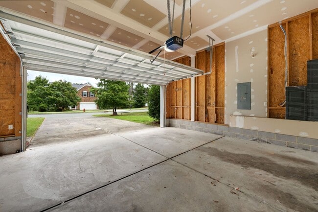 Building Photo - 3408 Alman Dr