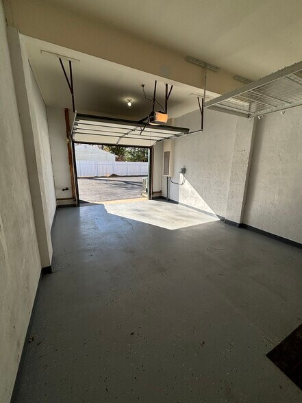 Garage - 405 Franklin St