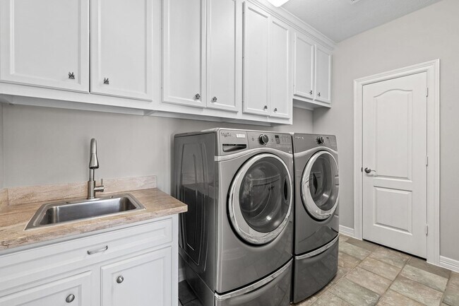 Building Photo - 70 Blooming Grove Ln