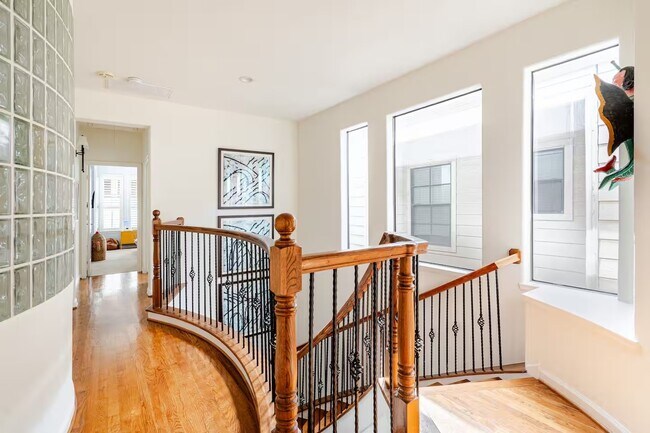 Building Photo - 6515 Minola St