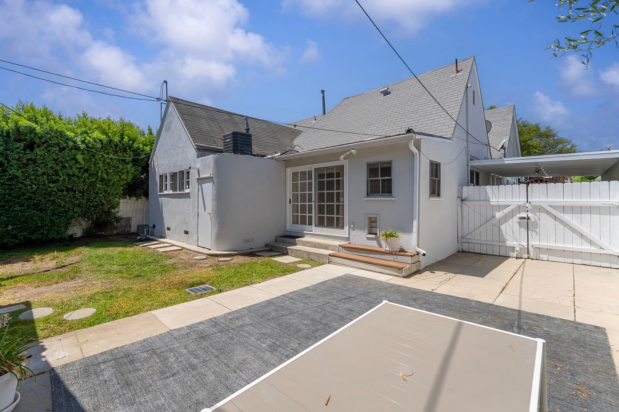 Building Photo - 332 S Crescent Dr
