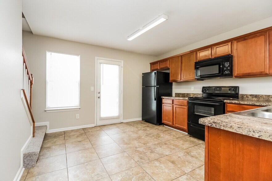 Building Photo - 8029 Logan Dr