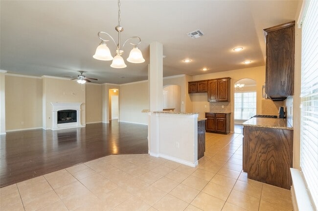 Building Photo - 1112 Hiddencreek Dr