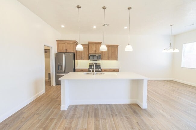 Building Photo - New Townhome in Hurricane