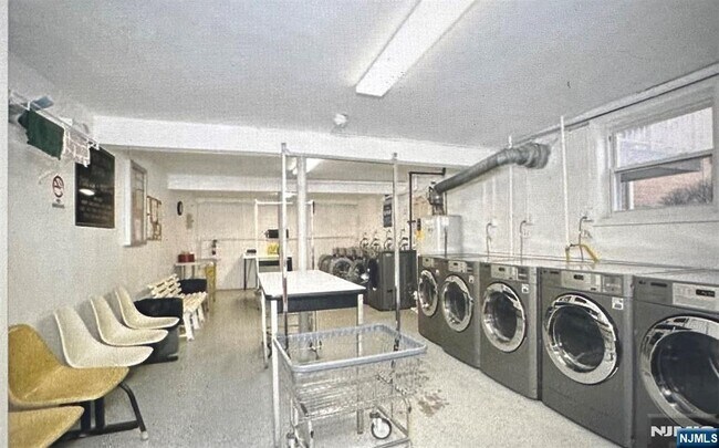 Building Photo - 15 Cottage St