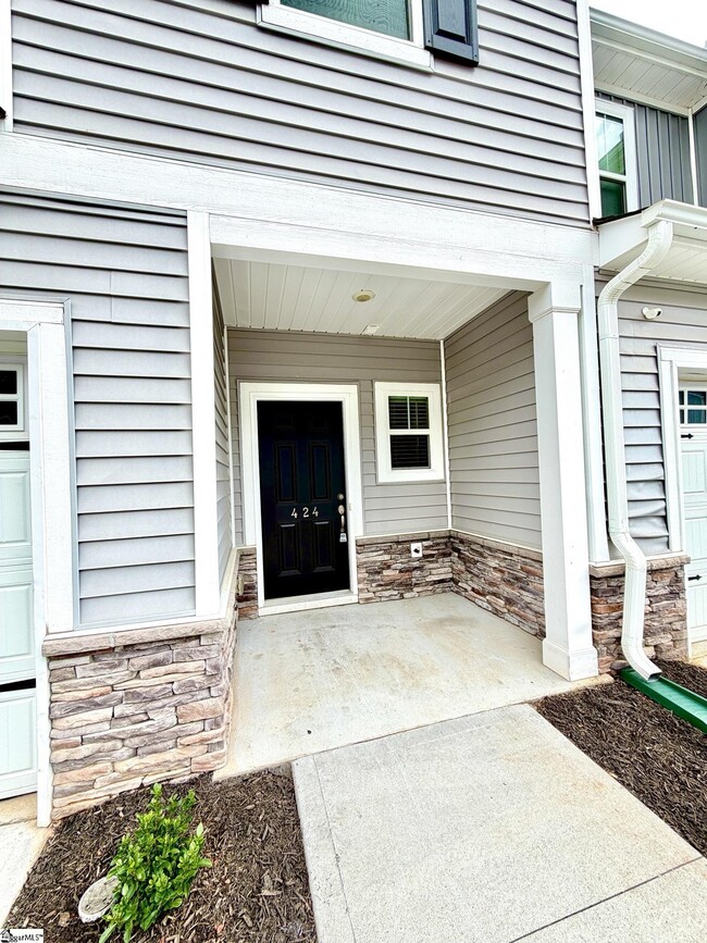 Building Photo - 424 Windsinger Ln