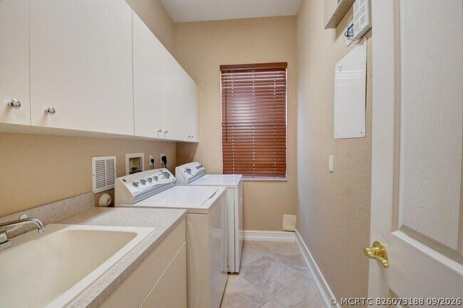 Building Photo - 8800 Cobblestone Point Cir