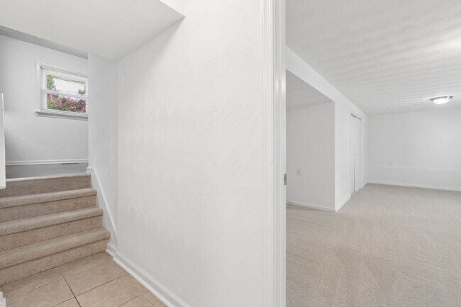 Building Photo - Beautiful Split Level Home in Norfolk!!
