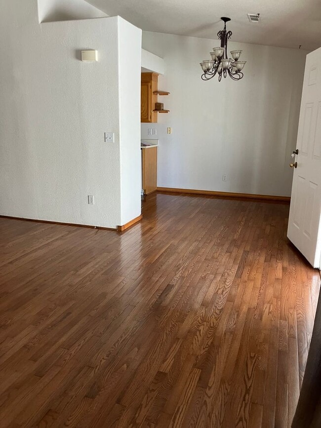 Building Photo - 2 BEDROOM, 2 BATH CONDO FOR RENT