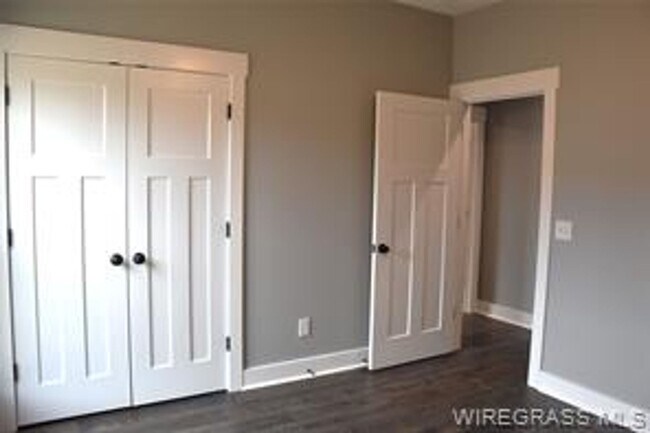 Building Photo - 364 Lakes Dr
