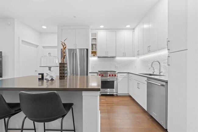 Building Photo - 900 S 1st St