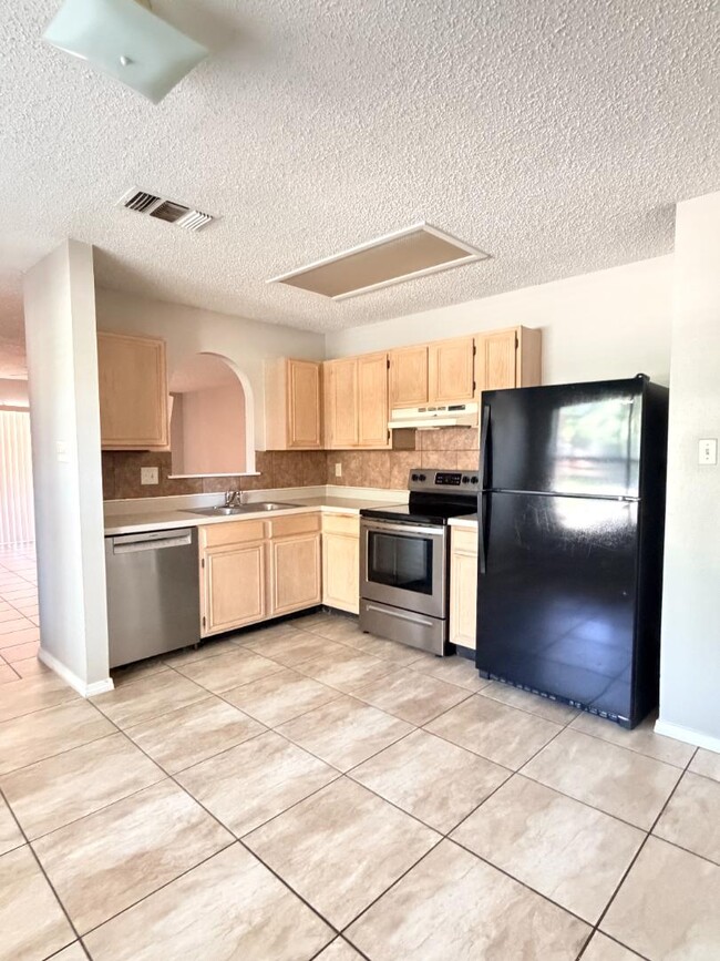 Building Photo - 7423 Corian Park Dr