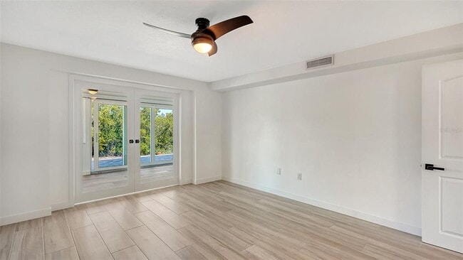 Building Photo - 909 Spanish Dr N