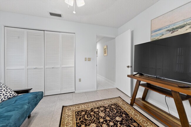 Building Photo - 6220 Kings Gate Cir