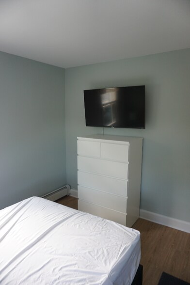 Building Photo - 303 Metacom Ave