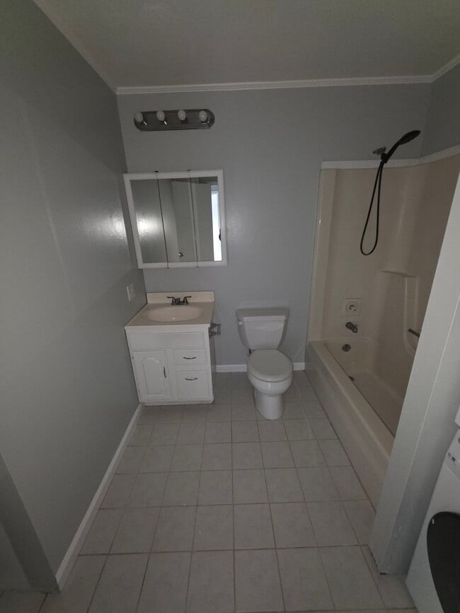 Building Photo - Beautiful 2 Bedroom Apartment - Wappingers...
