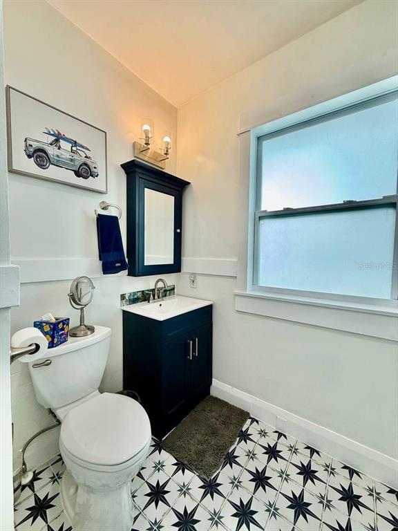 Building Photo - 3805 N Arlington Ave