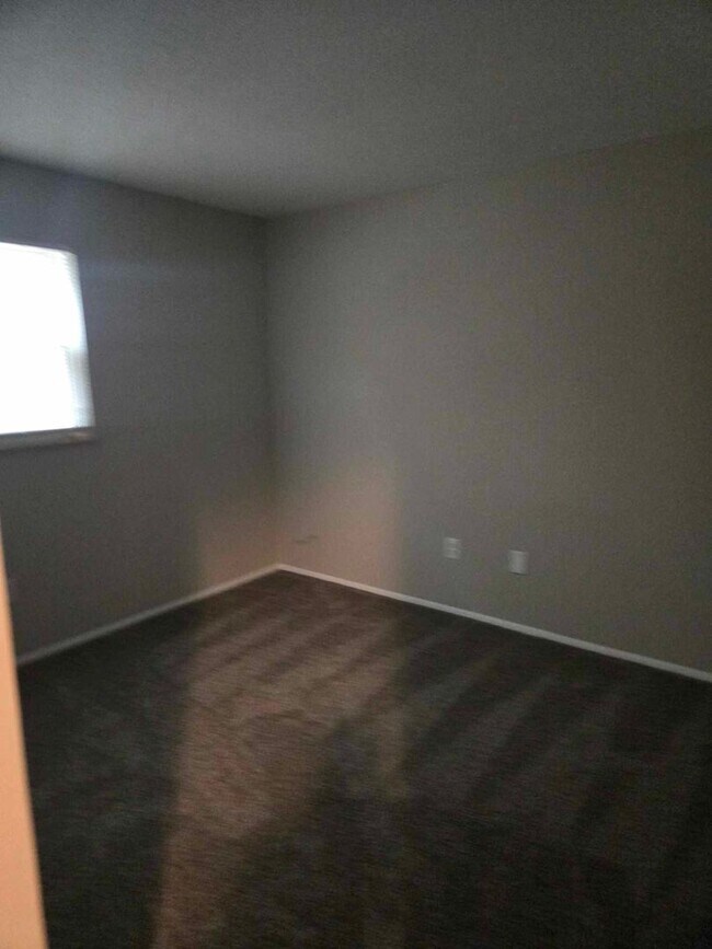 Building Photo - 2515 Camellia Dr