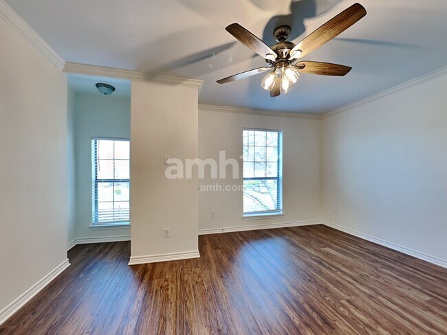 Building Photo - 315 Lakeside Dr