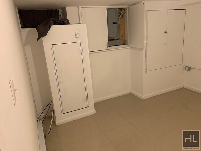 Building Photo - Great deal – 1 Bed 1 Bath – Lower Level - ...