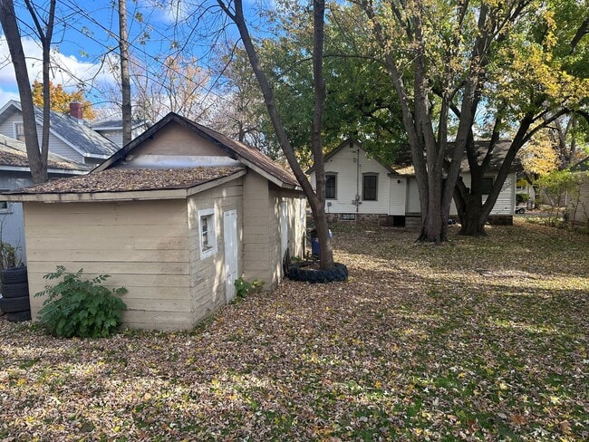 Building Photo - 120 N 4th Ave