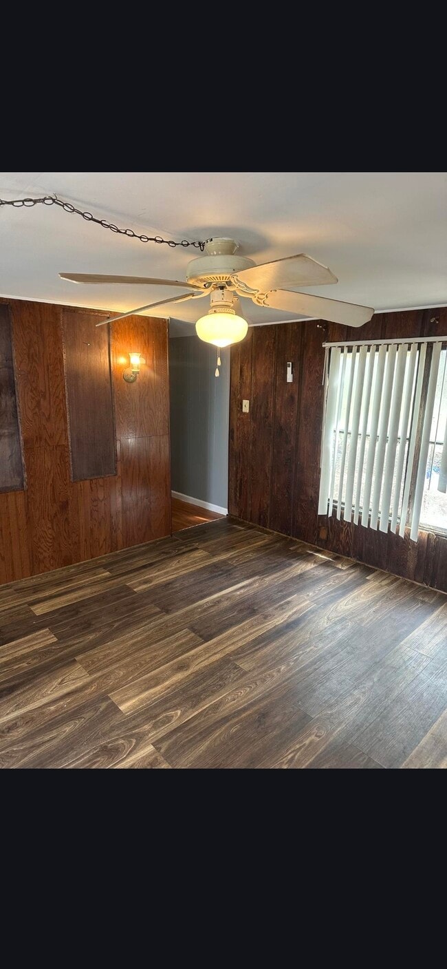 Building Photo - 8910 Via Ln