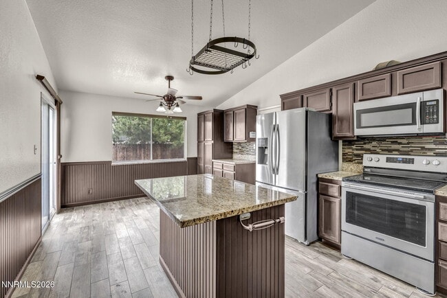 Building Photo - 17575 Parrot Dr