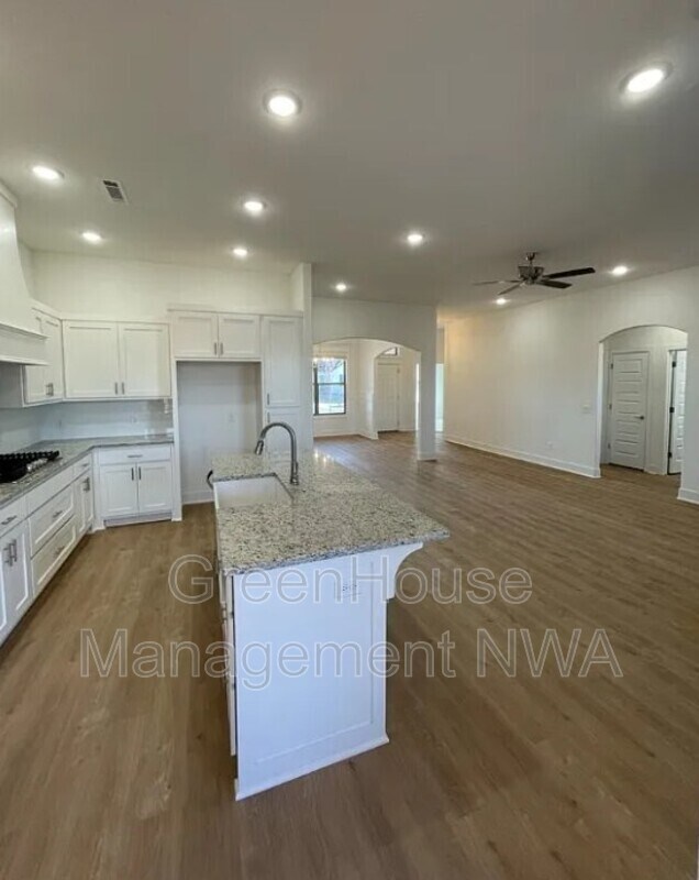 Building Photo - 1574 N Pershing St