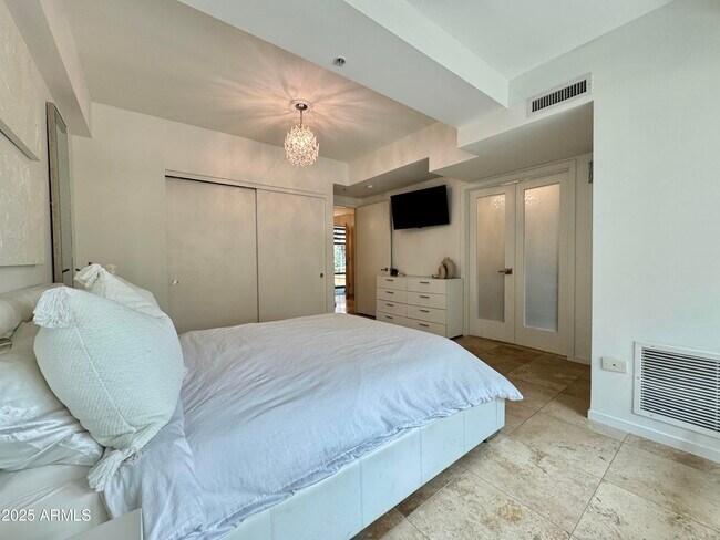 Building Photo - 7141 E Rancho Vista Dr